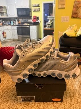 Nike Air Max DN8s sz 10 woman/ 8.5 mens new in box $180 retail